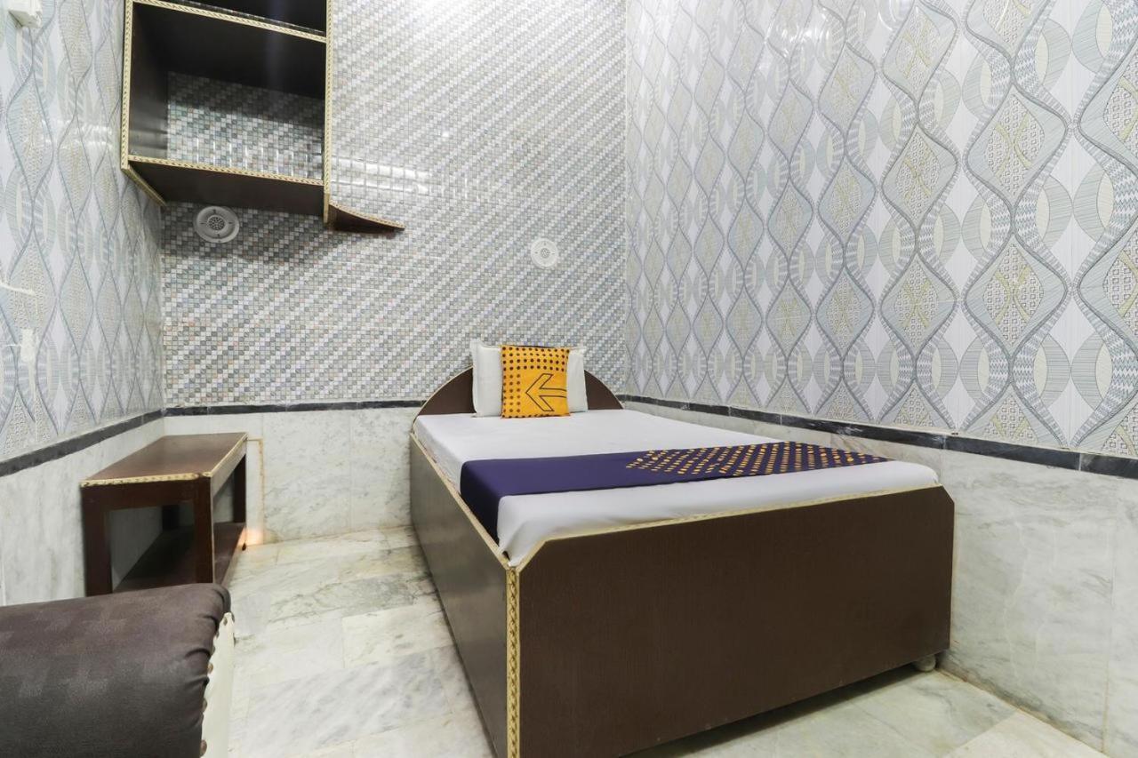 Oyo Om Sai Guest House Mainpuri Экстерьер фото